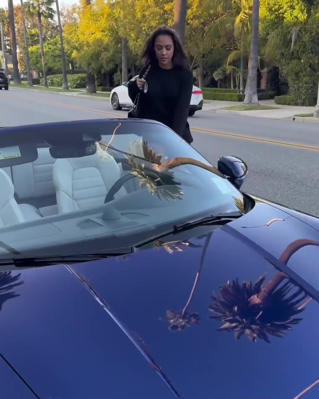 美女配豪車杰倫-布朗女友這雙黑絲美腿給個80分不過分吧